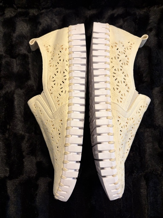 Ilse Jacobsen Cream Slip-On Sneakers - Picture 2 of 9